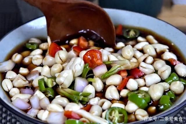 做法|入秋后,多给家人吃此菜,简单一泡,酸辣爽口,比酸菜还好吃