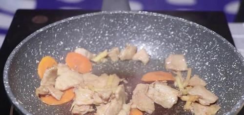  黄瓜|教你一道简单的家常菜：黄瓜炒肉