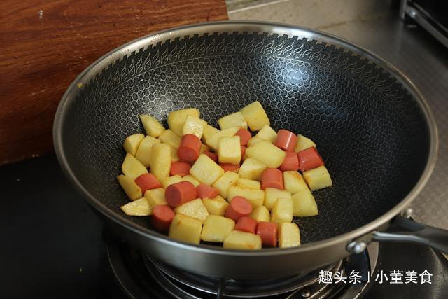  做法|土豆别炒着吃了，教你一个新做法，我家一周吃5次，比吃肉还过瘾
