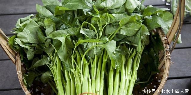  好吃|空心菜一炒就黑，焯水加醋都没用，大厨教你1招，空心菜翠绿入味
