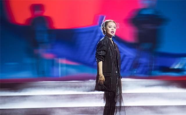 扇子|《浪姐》同样是舞台失误,为什么金莎被淘汰,宁静却拿了第一?