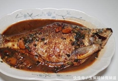  炖鱼的时|炖鱼时，别再放料酒去腥了，教你正确做法，鱼肉鲜嫩无腥味