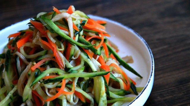  清爽|三伏天爱吃凉拌菜，3种食材拌一拌，色香味俱全，清爽美味