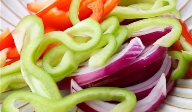 黑椒牛柳意面|想吃意面自己在家做,既好吃又省钱,面条根根有味又富有嚼劲