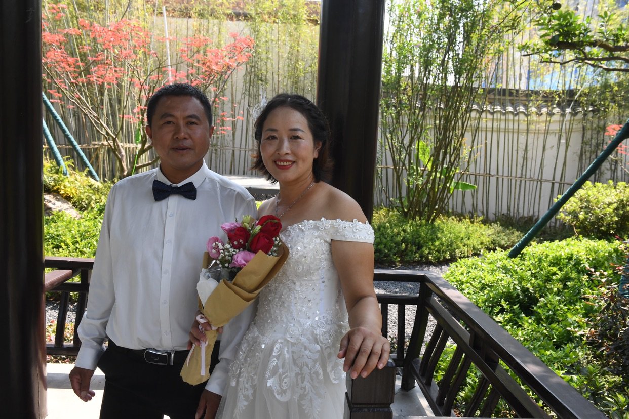 婚纱照|7对农民工夫妻工地拍婚纱迎浪漫七夕