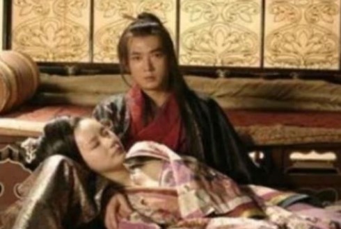 花木兰|清朝一女子仰慕花木兰,她也女扮男装进军营,可没多久就怀孕了!