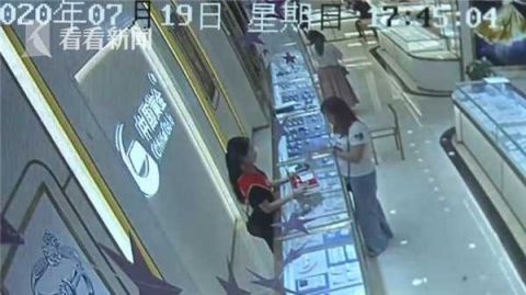 口袋当中|买钻戒起邪念 女子给自己搞＂福利＂!结果警察来了