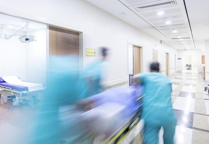  货车|昨夜急诊 | 货车司机长途驾驶后“拉”出一裤子血，全身血换了一遍