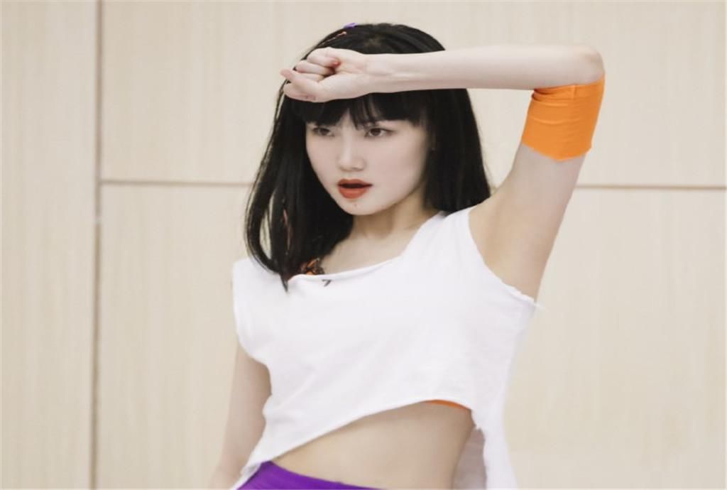  耍嗲前|不伤蝼蚁命，耍嗲前几名，33岁的她心理年龄只有13岁