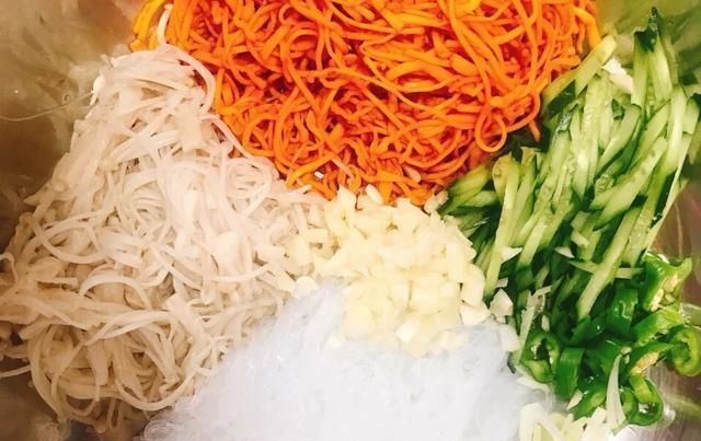  凉拌|夏日凉菜系列：解锁虫草花新吃法，凉拌好消暑，软嫩鲜香清脆爽口