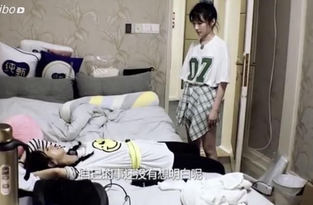  床上|经费紧张？赵丽颖《中餐厅》所住房间小而乱，躺床上直呼不想吃饭