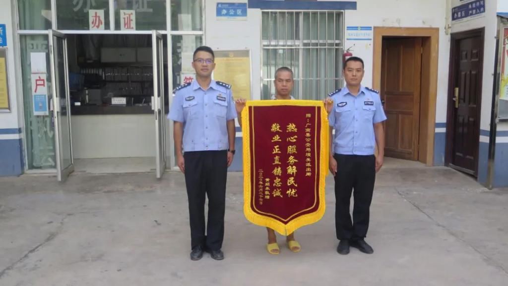  广南|广南一户人家9只大鹅被车辆碾压后……