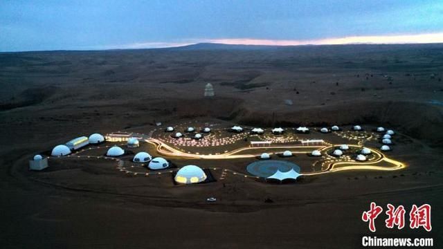  严情怀|腾格里沙漠边缘的摘星小镇