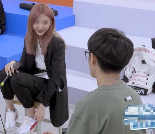  表白|硬糖少女加盟明日之子爱情主题，张艺凡被表白，陈卓璇会玩，nene拼了