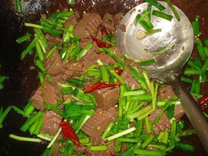  脸色|补血吃阿胶，不如吃此菜，隔天炒一盘，补血补铁，脸色越来越红润