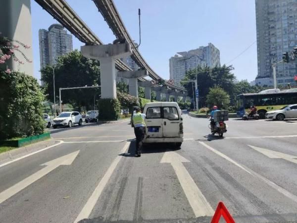 高温|连续四天高温橙色预警后，气象部门召开了发布会