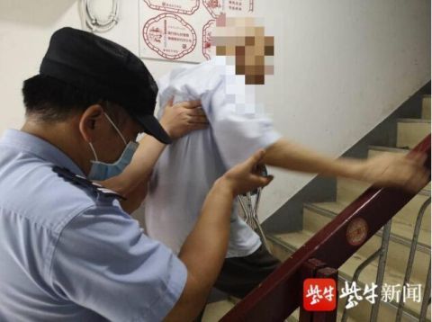  散心|九旬老人出门散心体力不支 民警暖心护送回家