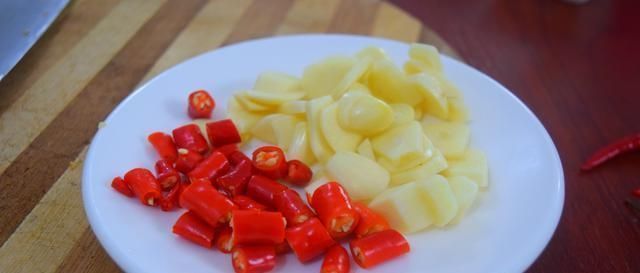 美食教程|杏鲍菇别炒着吃,教你新吃法,不炒不炖不做汤,上桌就扫光,香