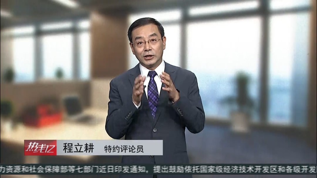  挡不住|重型货车飞驰而过挡不住打卡的热情？游客扎堆网红公路冒险拍照