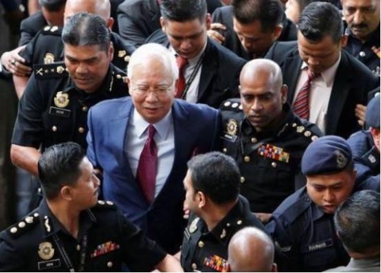  罚金|67岁马来西亚前总理纳吉布被判12年，罚金2.1亿令吉，7项罪名成立