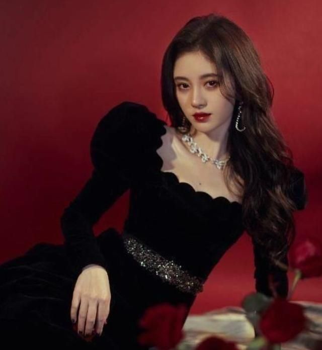 痕迹|鞠婧祎直播回应整容，当场洗脸无奈太用力，刀割痕迹不要太明显