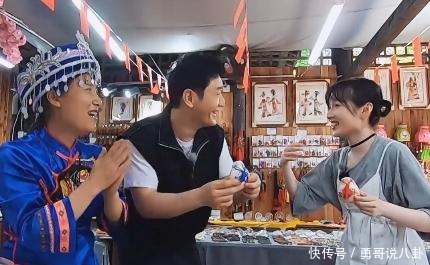 镜头|为了录制《中餐厅》,工作人员赶走周围游客,不料被镜头无意拍到