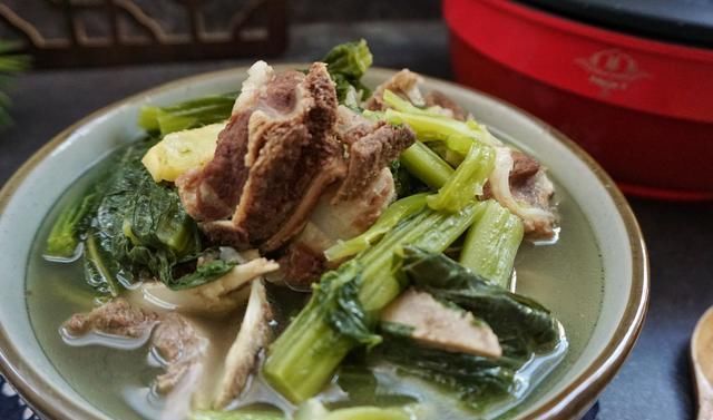  好吃|春菜和它这样炖，鲜咸香嫩，老公夸口好吃，吃到最后连汤汁都不剩