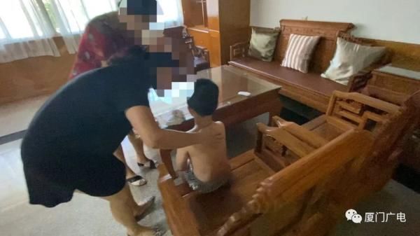  孩子|突发！厦门一男童6楼爬窗跌落，悬在空中！危急时刻…