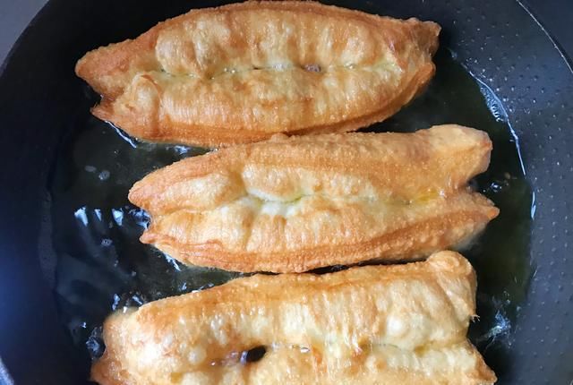  做出|1个鸡蛋，1碗水，在家快速做出蓬松大油条，学会的都说方法实用