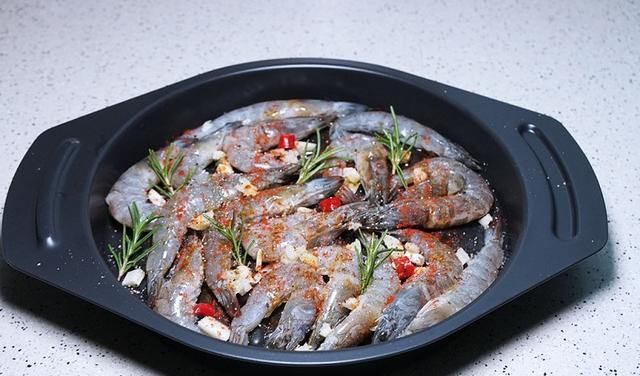 烤箱|做烤虾时，直接进放烤箱就错了，牢记这几个诀窍，大虾鲜嫩还不腥