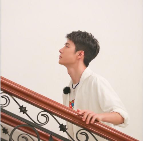  新剧|《冰雨火》后，王一博又一新剧首曝海报，女主比他大10岁