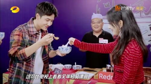  痕迹|赵丽颖王一博同框互动，CP剧本痕迹太刻意，字幕组满满求生欲