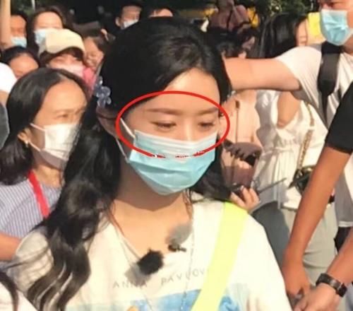  妈妈|赵丽颖《中餐厅》买食材被拍，生图下气色超棒，女生做了妈妈都懂