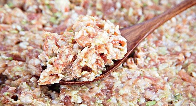 增香|调饺子馅时,别只会用葱增香!多加2味,肉馅喷香,又软嫩多汁