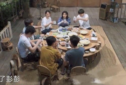镜头|《向往生活4》海清夸黄磊做的凉面好吃,镜头一转看到碗里剩下的,装不出来