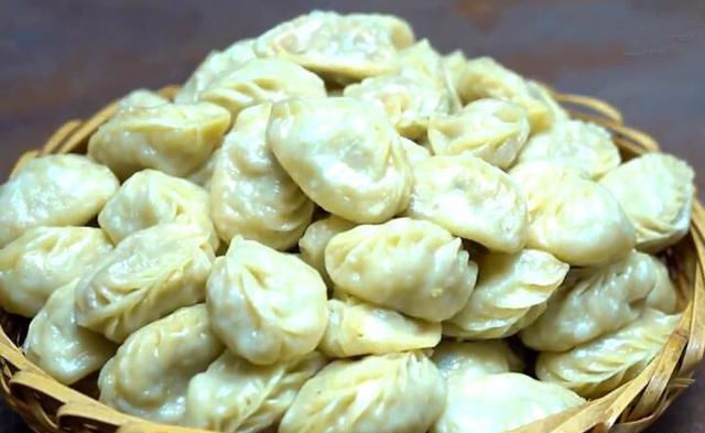  百吃|此面食我家一做就是2锅，皮薄馅大，鲜美多汁，家人都百吃不厌