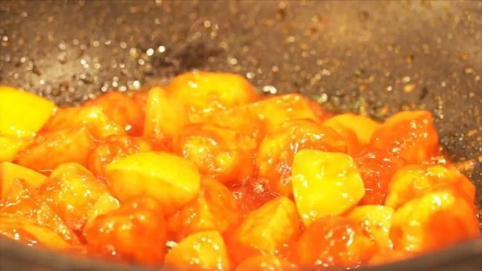 小梨盅|【养生厨房】今日菜品——《雪梨咕咾肉+小梨盅》