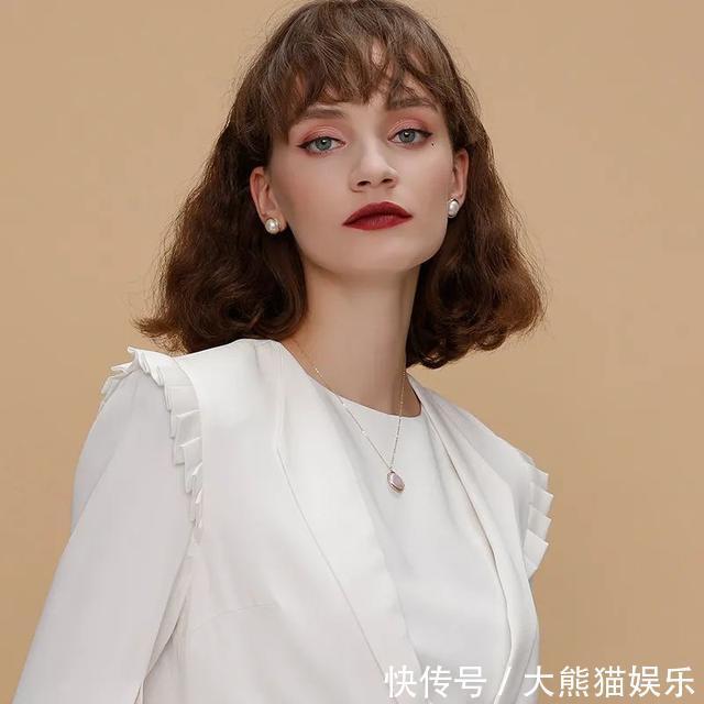 珍珠饰品|年轻人越来越爱珍珠配饰，看看都有哪些明星带火的款