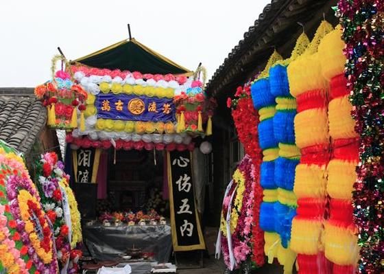 婚车|在农村,喜事白事撞一块了,哪一方该让道?这个到底有什么说法?