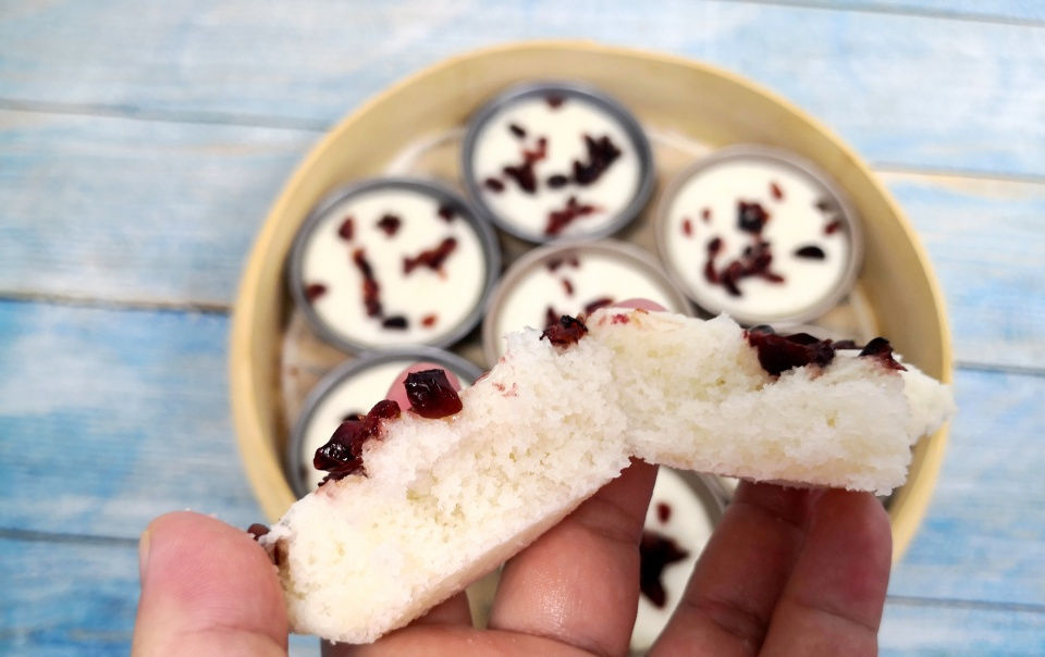  简单|自制暄软可口的大米发糕，手不沾面、简单省事，婆婆就爱这个味！