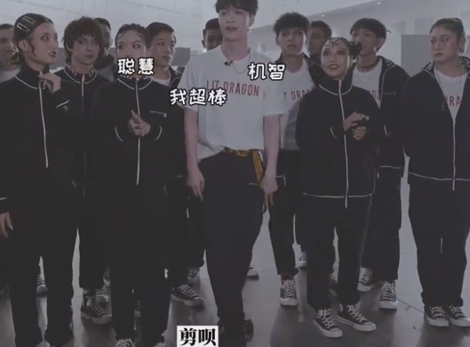  录制|张艺兴阻止工作人员录制，其实是出于好心，少年之名总决赛开始