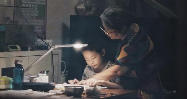 贪玩|1小时连3字都写不好的孩子，不只是贪玩心重，多半是教育的问题