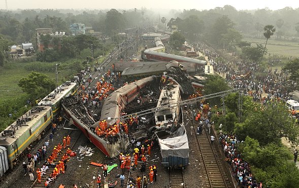 美媒：印度铁路网络庞大且过时 安全性让人质疑