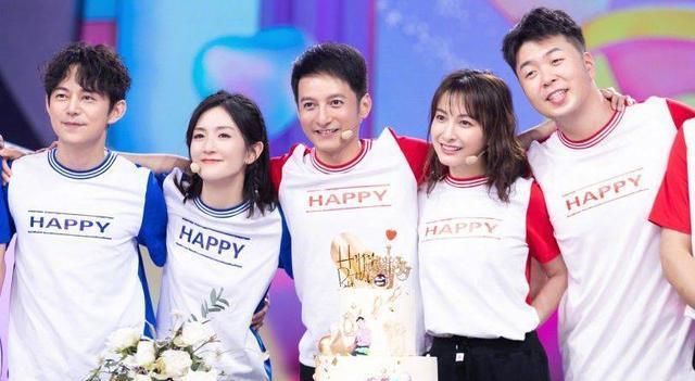  彭昱畅|快本变选秀口碑崩塌？何炅因彭昱畅被黑，网友：还我青春