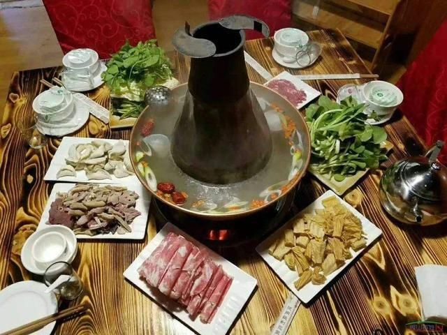 恩来顺|来津必吃美食·对胃不好的我来说,贴秋膘还是不辣的火锅比较好啊