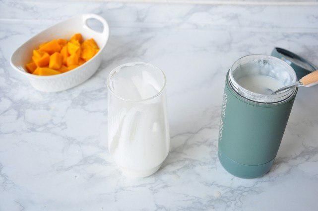  酸甜|天热，雪糕就在家自己做吧！就用水果加酸奶，酸甜解暑，低糖低脂