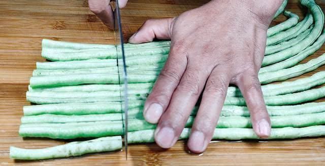 停不下来|炒豆角很多人做错了,大厨教你正确做法,好吃到停不下来