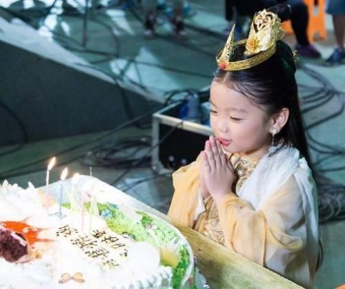  挣钱|曾说“我要养弟弟”，年赚百万的阿拉蕾，如今怎么样了？