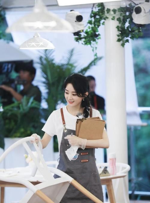  赵丽颖|《中餐厅》赵丽颖干活镜头被一剪没！被删镜头曝光：剪辑做个人吧