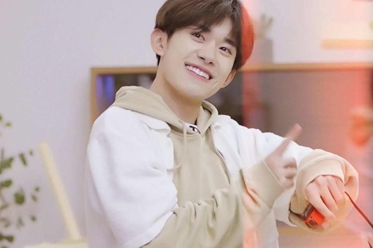  墙角|易烊千玺上跑男，唯一一个镜头竟是蹲墙角？网友却忍不住笑出声